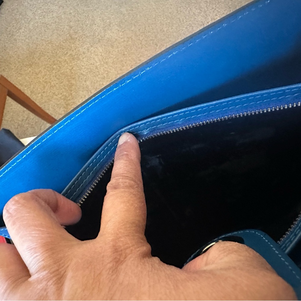 LV BLUE Epi Capucines - Picture 5 of 15